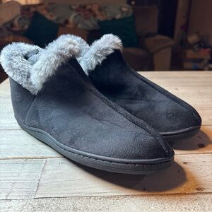 Old Navy Womens Black Faux Fur Lined Cozy Bootie Slippers Size 9